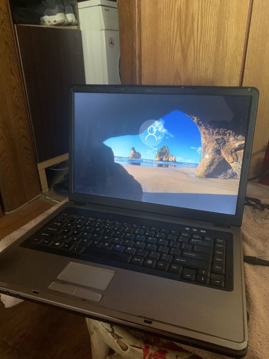 Лаптоп да продажба