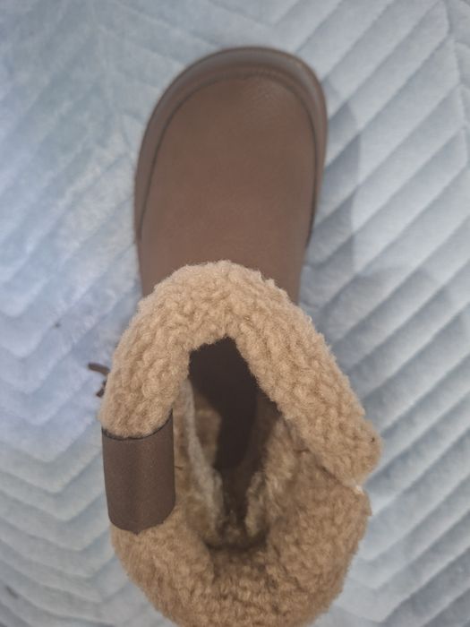 Продам детские сапоги Угги