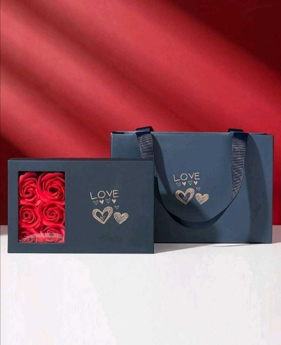 Луксозен подарък колие с рози