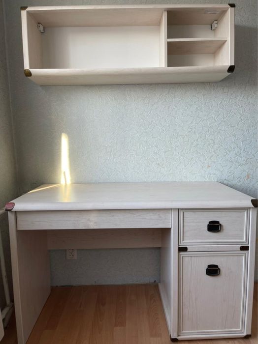 Продам стол и полку