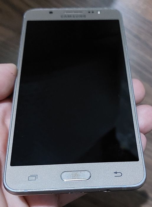 Samsung Galaxy J5 2016 funcțional perfect liber de rețea preț mic.