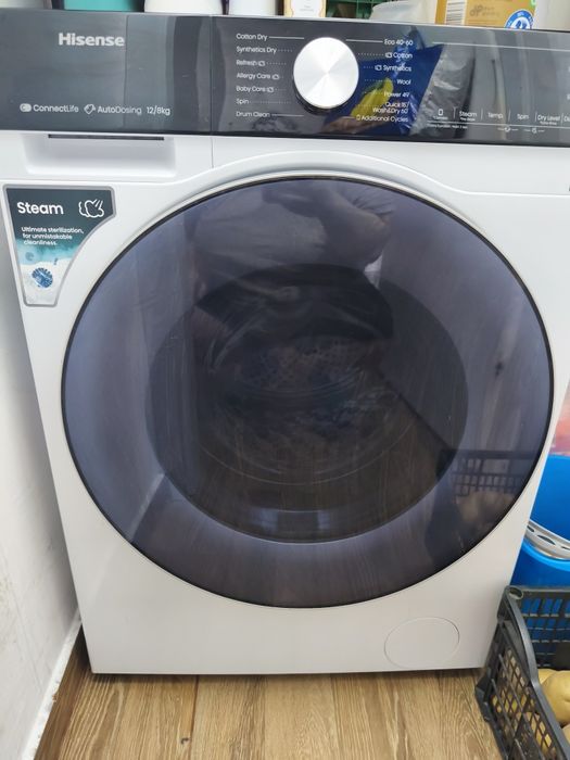 Vând maisna de spălat cu uscător