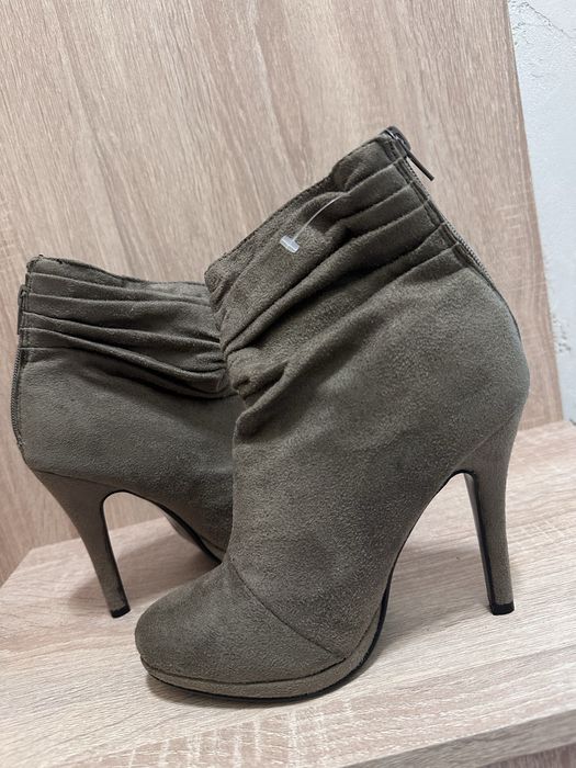 Дамски високи обувки