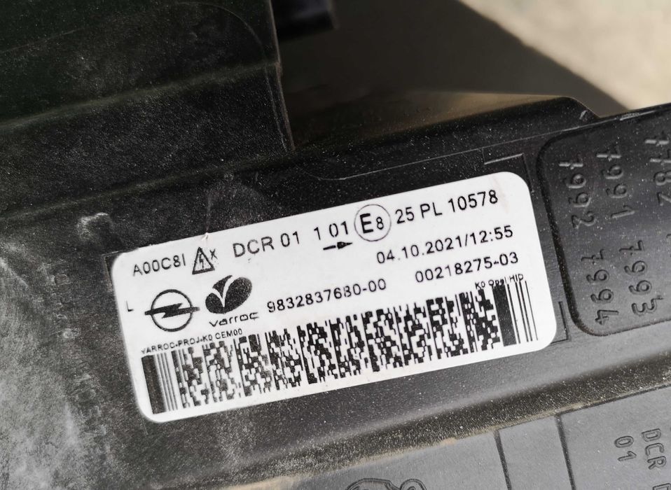 Оригинален фар  Citroen Jumpy 4  Opel Vivaro C  Zafira D Xenon