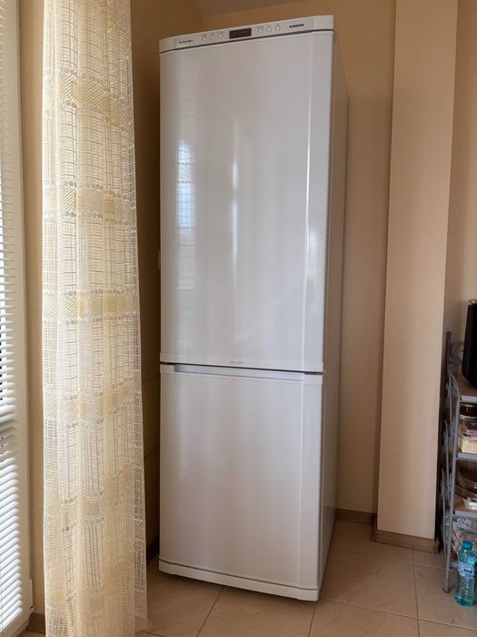 Хладиник Samsung с долна камера