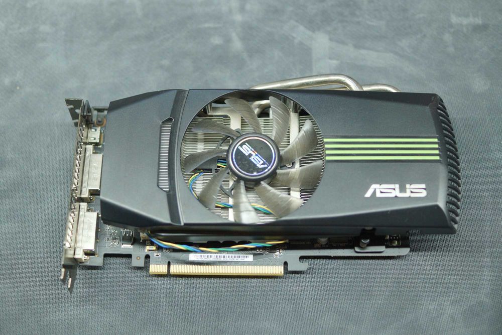 ASUS GeForce GTX 460 DirectCU