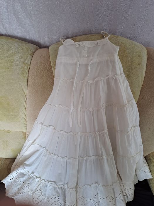 продам платья на девочку