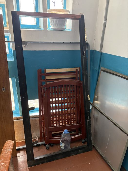 Железная дверь…..