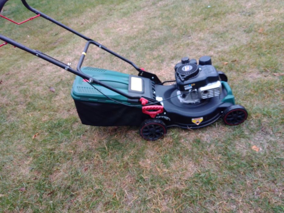 Vând mașină de tuns gazon din Germania