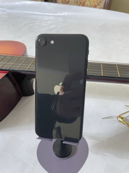 Айфон SE в отличном состоянии