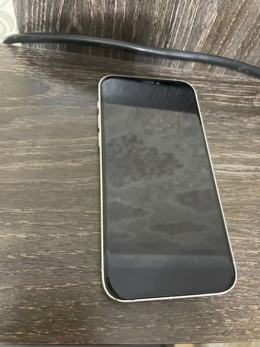 Iphone 12 white в хорошем состоянии