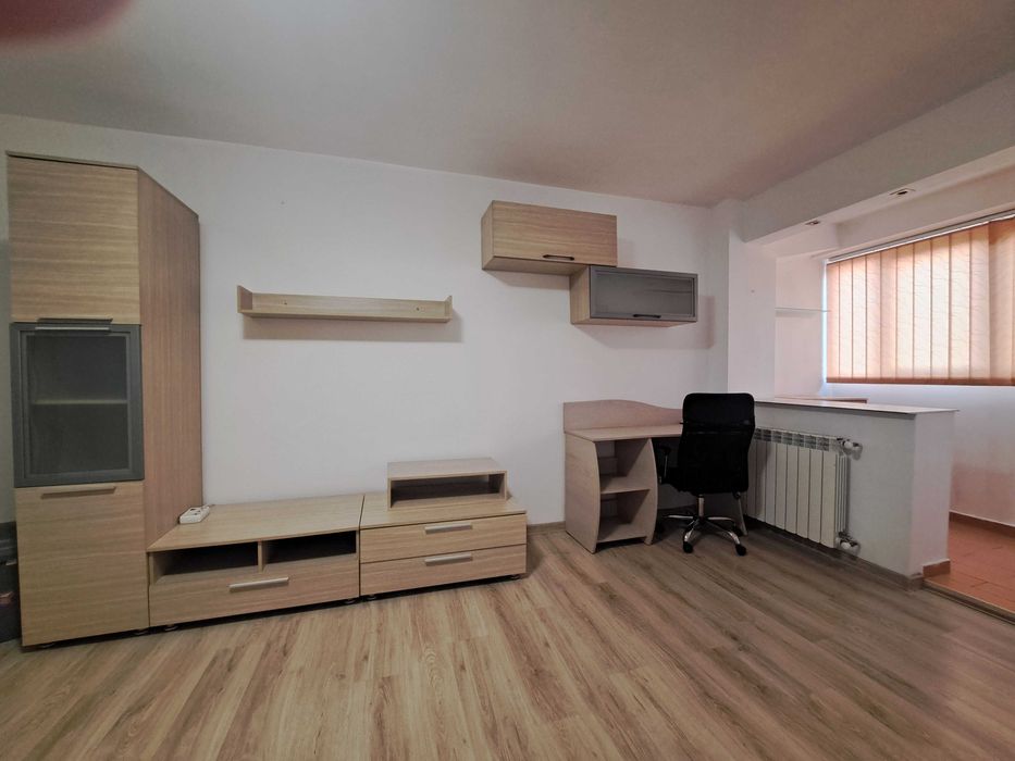 Proprietar inchiriez garsoniera pe Bd. Chisinau