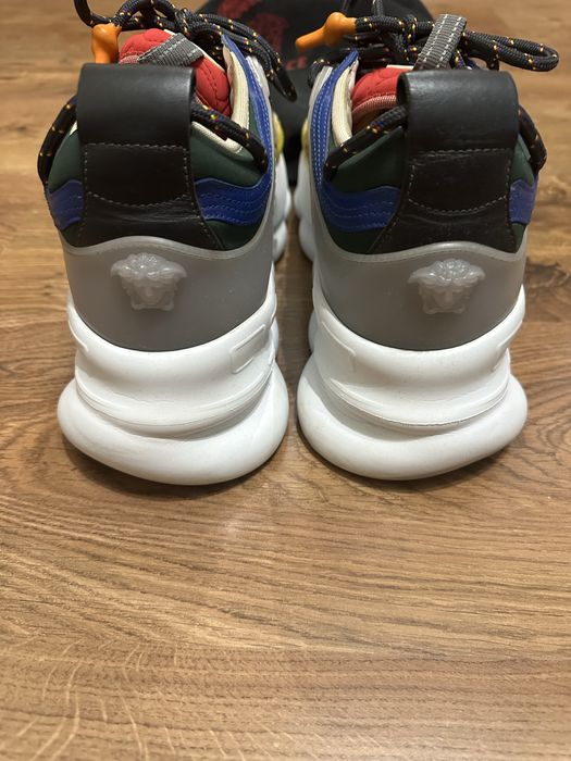 Versace chain reaction