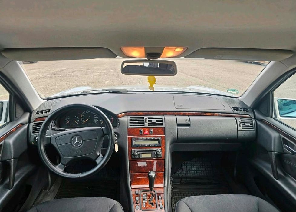 MERCEDES-BENZ E-Class 1997 — imagine 5