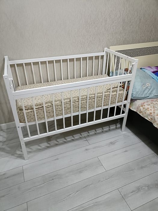 Продам детскую кровать с матрасом