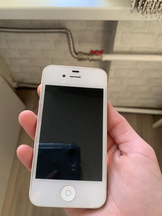 Продам телефон 4 iphone