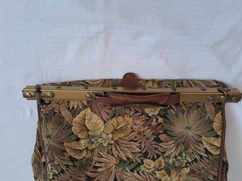 geanta tapiserie model doctor anii 1960 stil Mary Poppins 46 cm