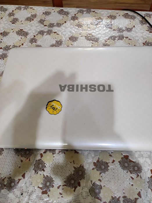 Продавам лаптоп Toshba Satellit-L750-1M9