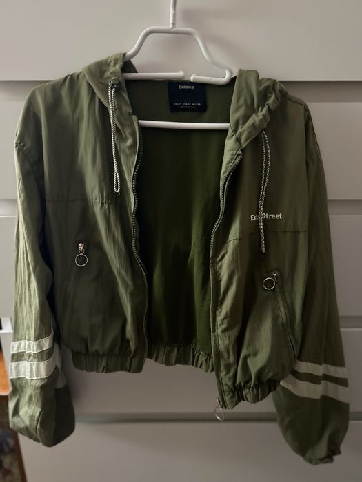 Късо горнище Bershka