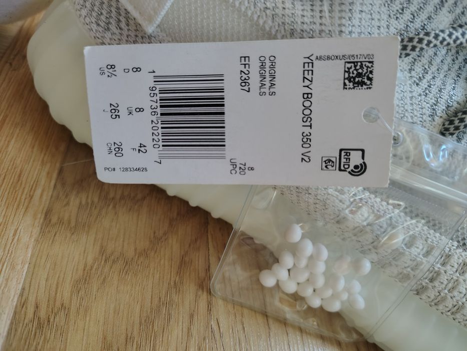 Yeezy 350 v2 mărimea 42
