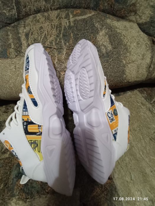 Продам унисекс кросовки