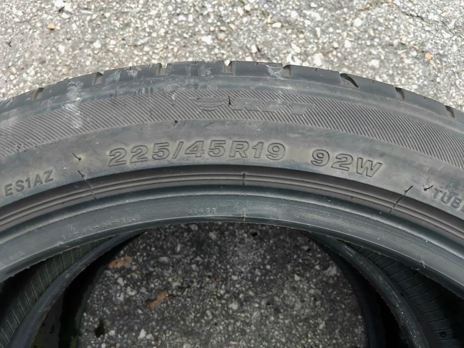 Гуми 225 45 19 Бриджстоун Bridgestone 2 броя - нов внос. Не са нови! Посочената цена е за един брой гума.