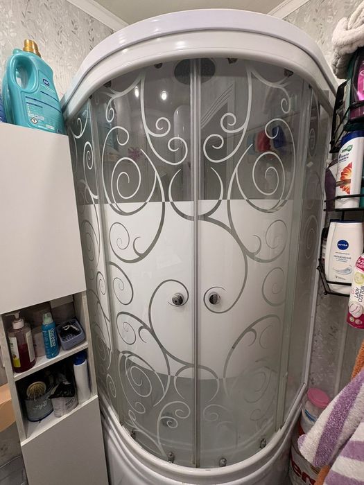 Продам душевую кабину угловую