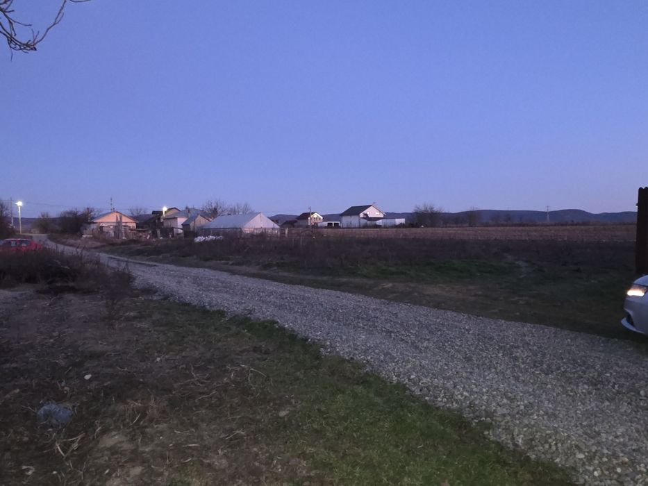 Vând teren intravilan 1137 mp cu deschidere de  42 metri