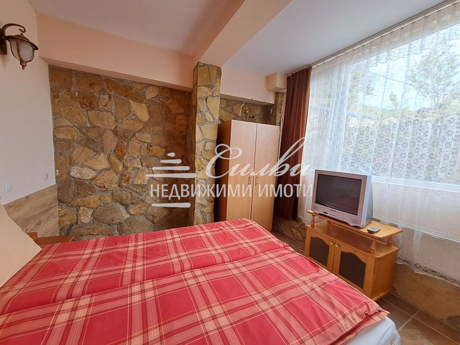 ПРЕКРАСЕН имот с ДВЕ самостоятелни къщи в с. Мадара!