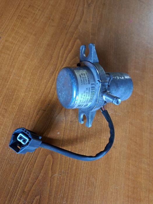 Pompă Vacuum Opel Meriva B 1.4T 13397380