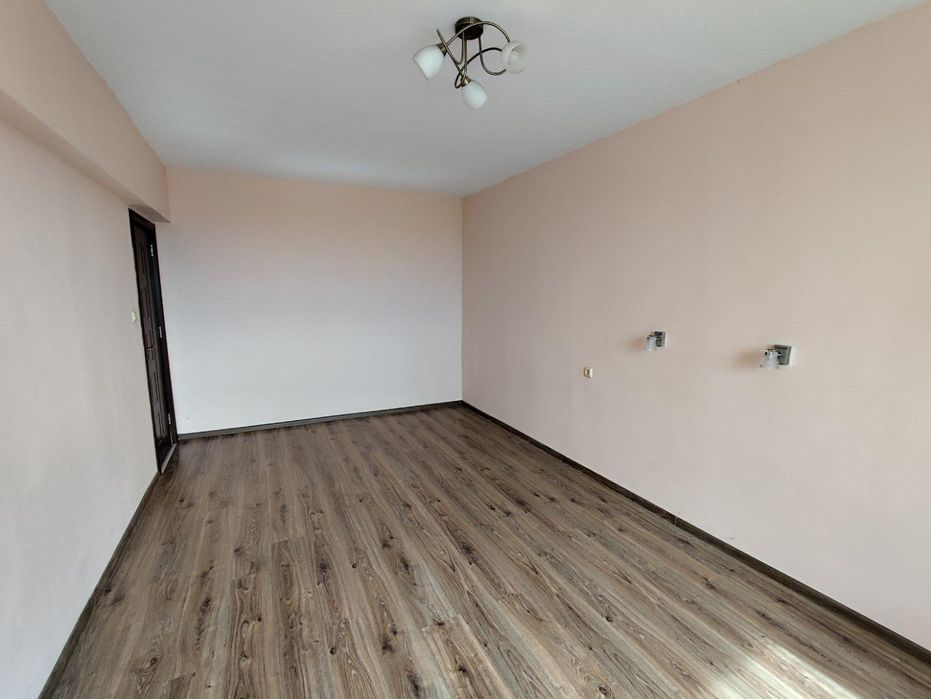 Продава се Двустаен апартамент в Бургас, Славейков - 76 кв.м за 1573 €/кв.м - Снимка #11