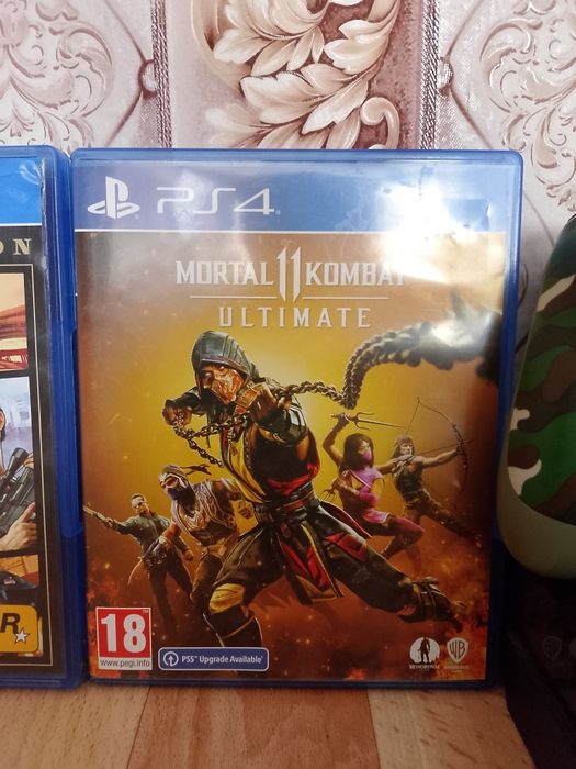 PS4 почти новая!