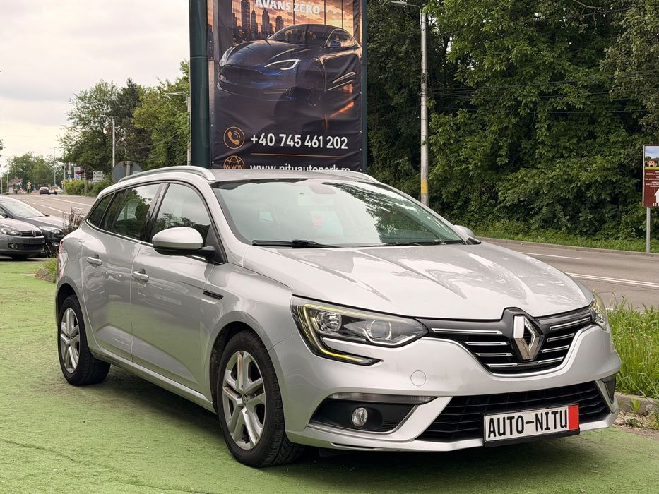 Renault Megane Renault Megan și în RATE