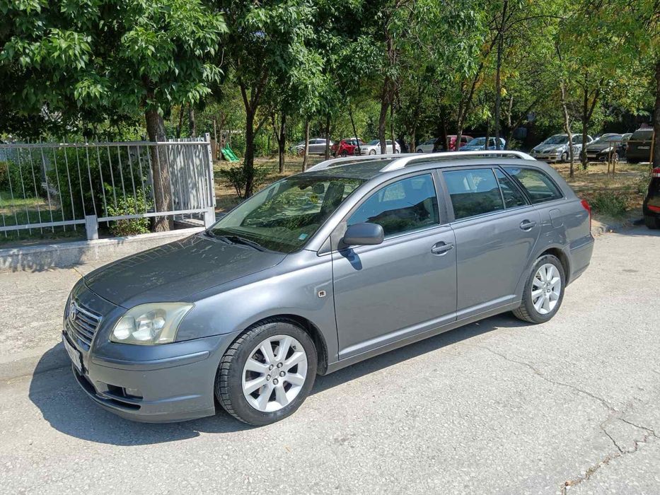 Продавам toyota avensis