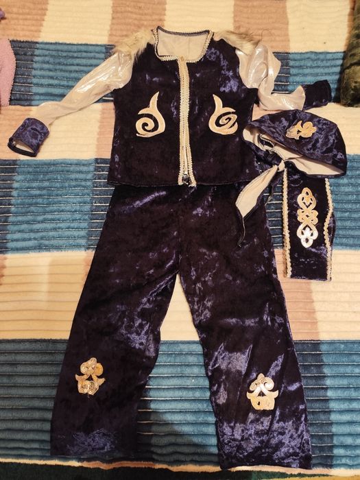 Продам новогодние костюмы