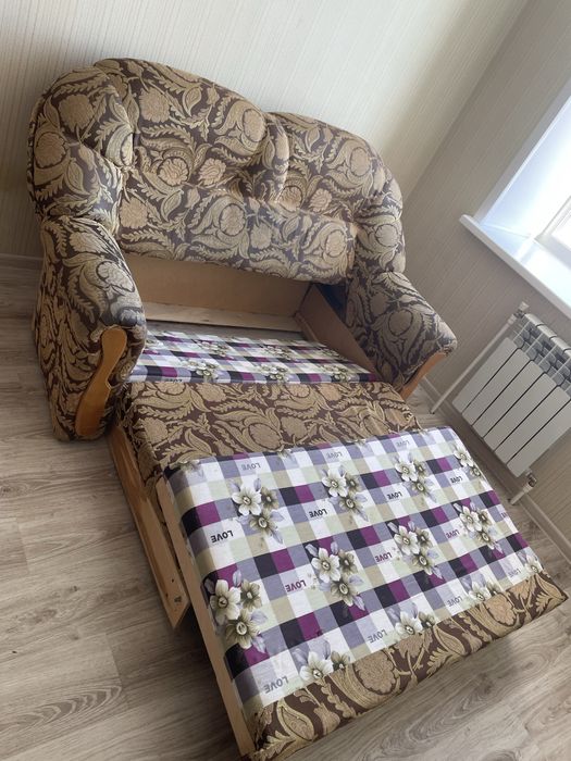 Мебель, два девана и два шкафа