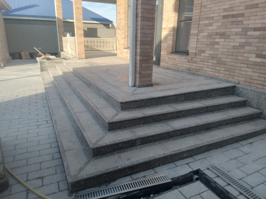 Фасад установка Травертин гранит