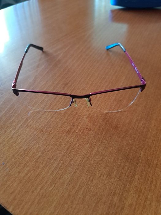 Рамка за очила черно червено