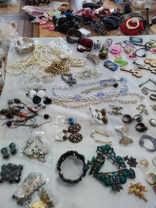 Разные безделушки бижутерия