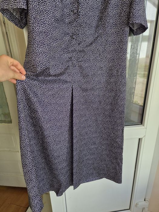 Rochie eleganta cu năsturei îmbrăcați