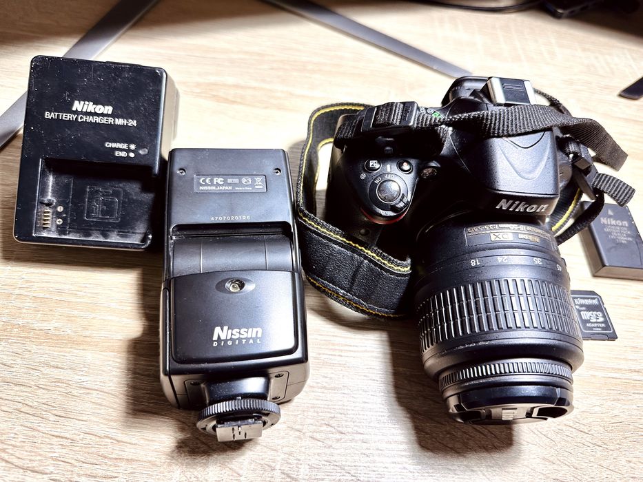 Nikon D5100 impecabil | 10k cadre | 18-55 VR + geantă