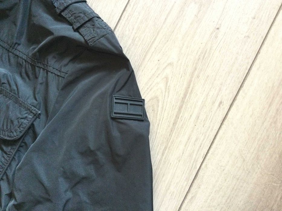 НОВО оригинално черно пролетно - есенно яке TOMMY HILFIGER размер L