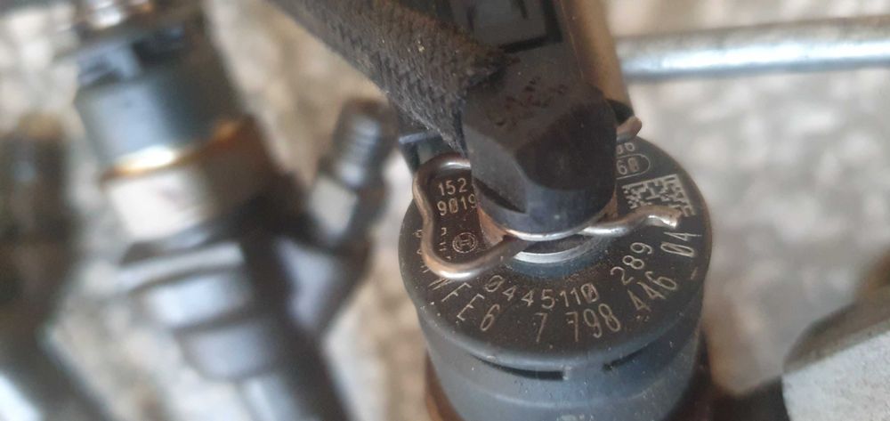 Injector injectoare BMW 116d 118d 316d 318d 416d 418d cod 7798446