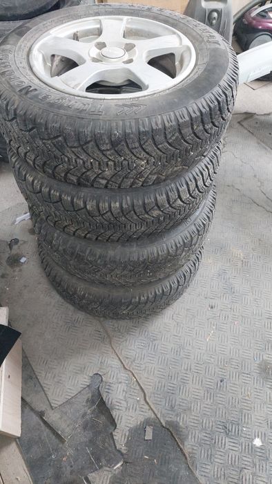 Продам резину с дисками комплект