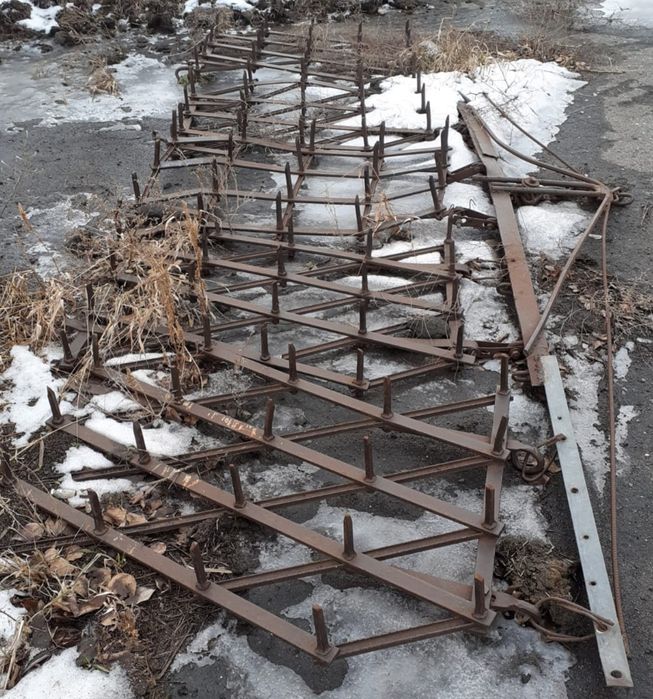 Продам плуг двухкорпусный,, бороны, движку