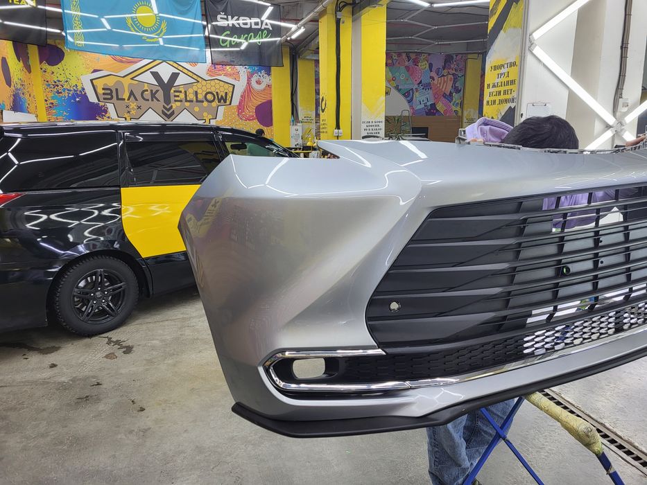 Продам передний бампер Тойоты Сиенны