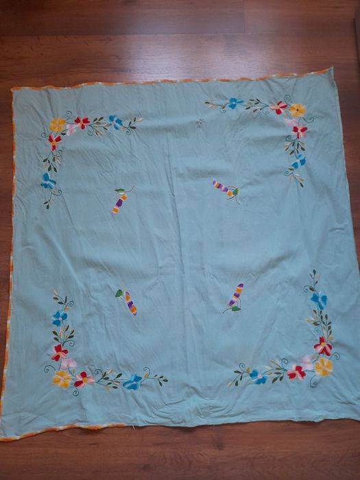 Mileuri fete de masa brodate cusute de mina stare foarte bună