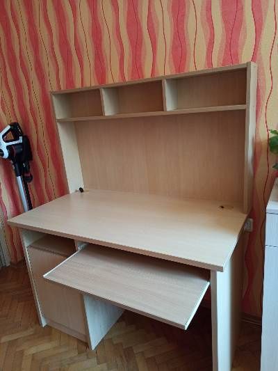 Продавам Бюро много запазено