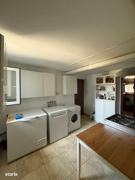 Vand casa si depozit materiale constructii - negociabil