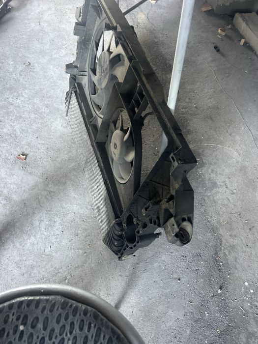 Маска с перки и радиятори за Rebault Master 2008